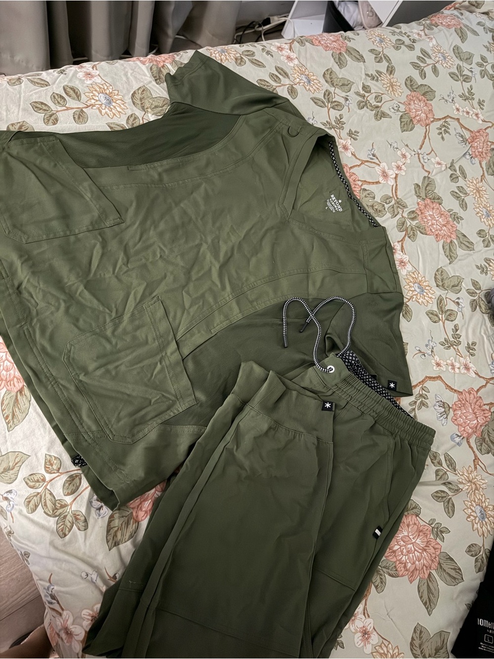Unbranded Olive Green Women's Scrub Top & Jogger Set